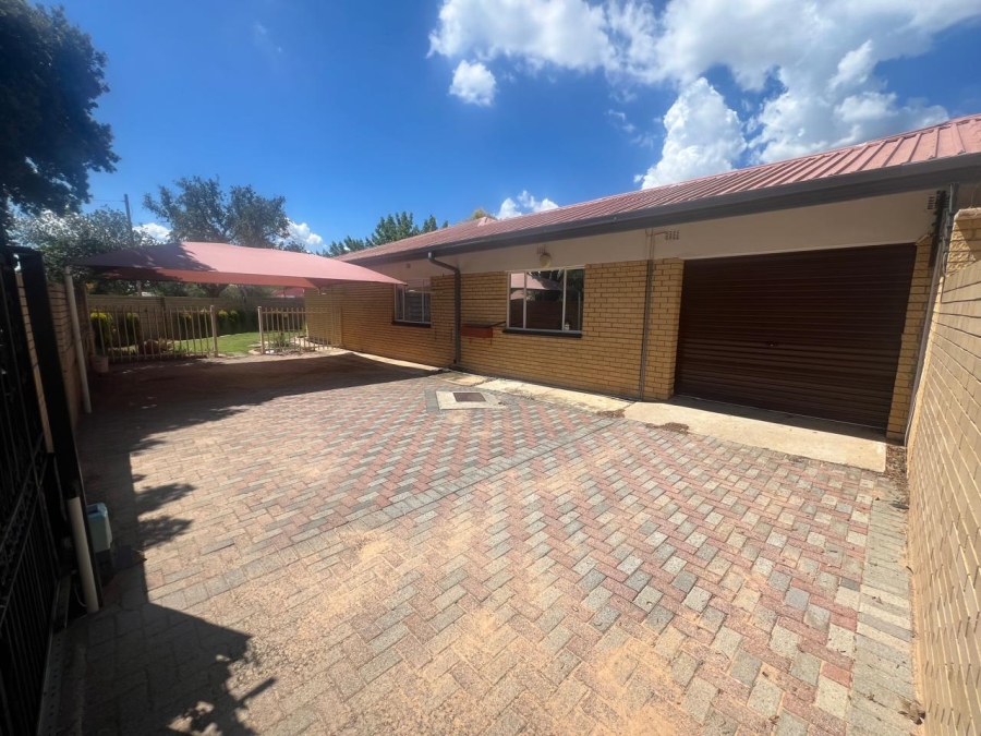 To Let 3 Bedroom Property for Rent in Seemeeupark Free State